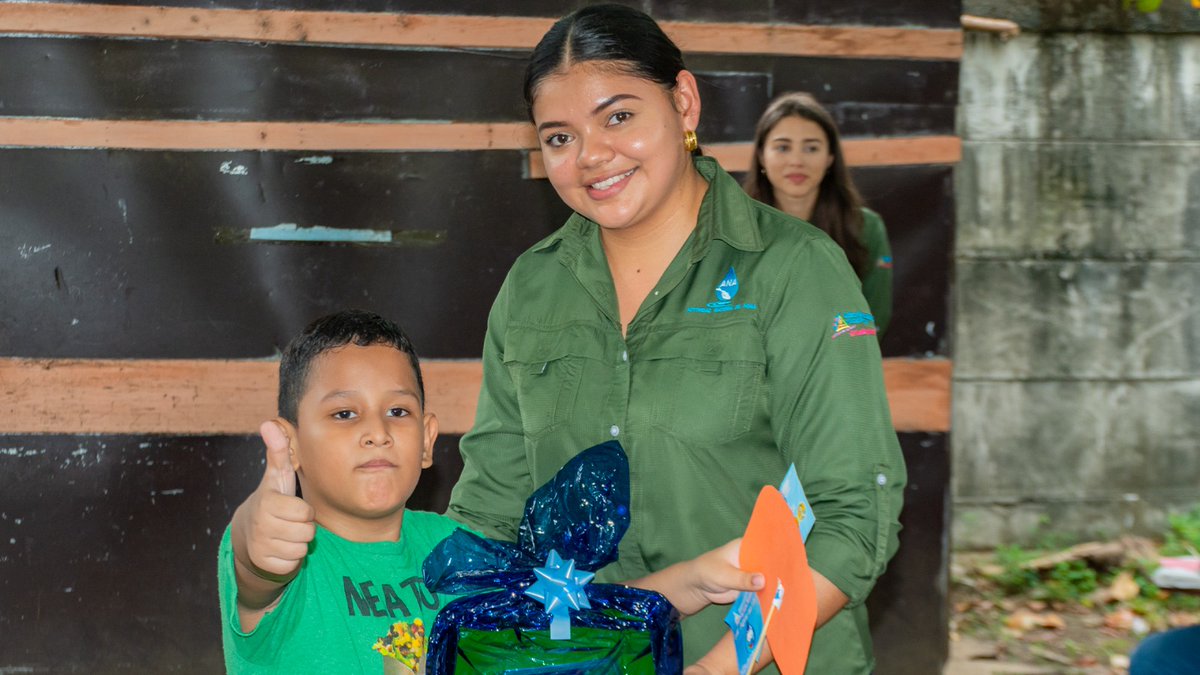 SuenosdeSandino's tweet photo. Juventud Sandinista Amanda Aguilar del FISE  y compañer@s de Autoridad Nacional del Agua Nicaragua, en conmemoración al Día Internacional contra el Cambio Climático, realizaron tarde recreativa y de aprendizaje para l@s mimad@s de la Revolución del Colegio Primaria Quintanina. https://t.co/AXVI59V7XH