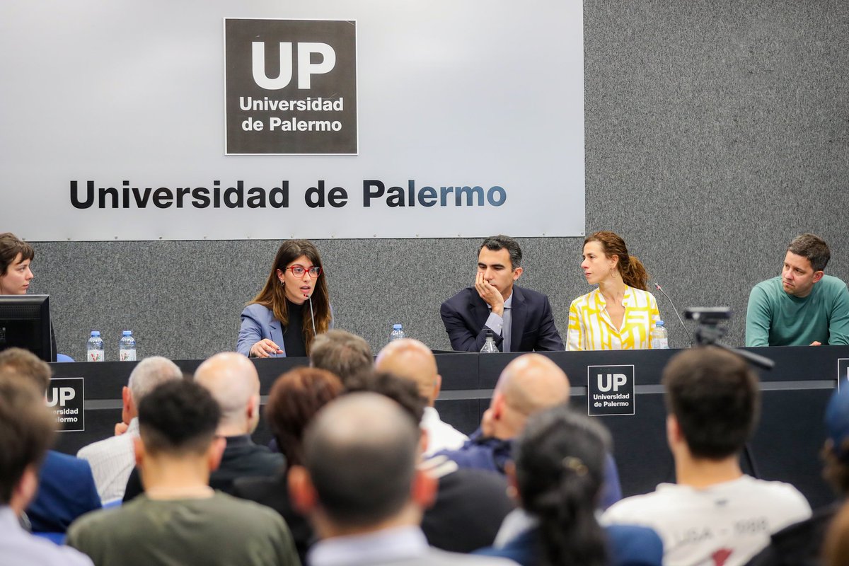 econocimientoar's tweet photo. En representación de la Secretaria, @tenaglia_lucia ,asesora y especialista en ciberseguridad y nuevas tecnologías participó de la VII Jornadas de Telecomunicaciones y TIC, organizadas por @isoc_ar y la @udepalermo.
.
#EdCEnTodoYParaTodos
#CreoEnArgentina https://t.co/vGVXpuKWVQ