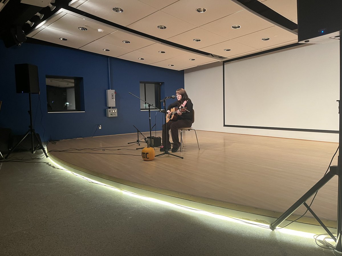 MICfredonia's tweet photo. 🎙️ THATS A WRAP 🎙️ 

🖤 Thank you everyone who made it out tonight !
🤍 One last round of applause for the preformers this evening !
👏👏👏👏👏👏👏👏👏👏👏👏👏 https://t.co/TOd4lYBctB