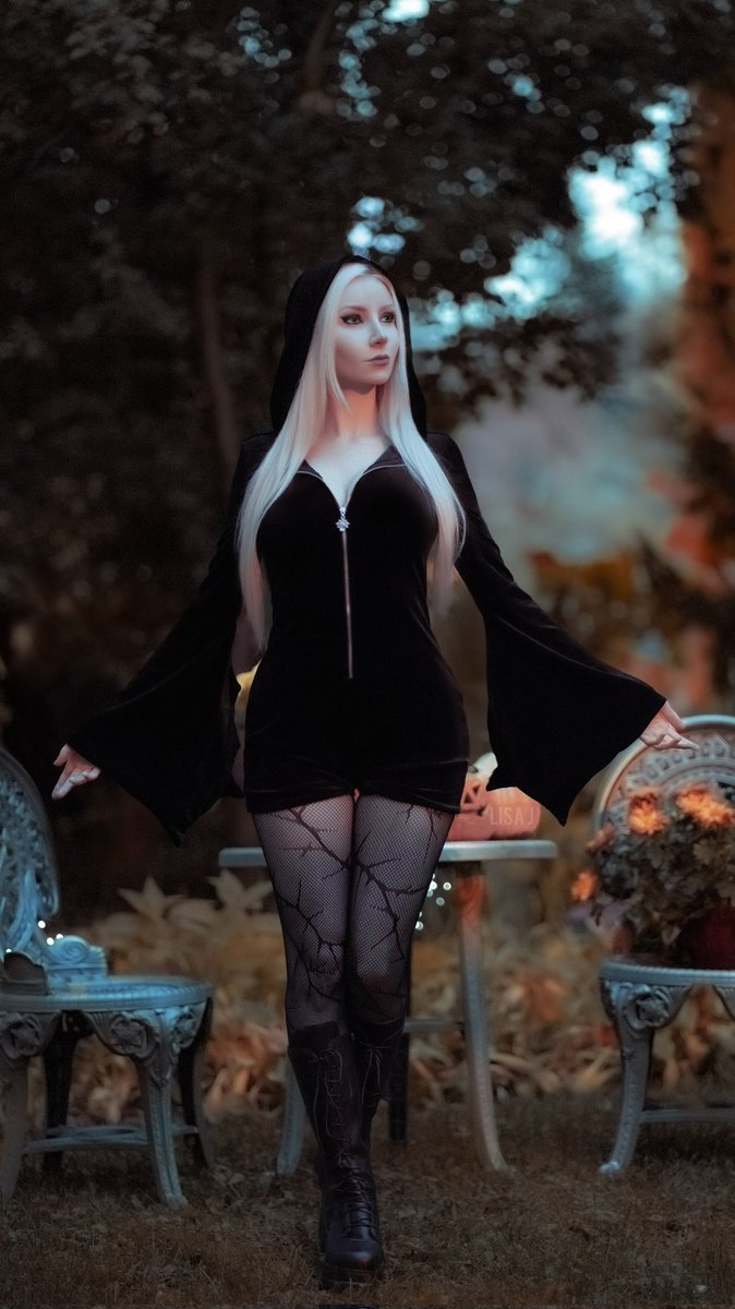 Lishooo's tweet photo. Romper and tights from @hottopic
.
.
.
#HTFxScareFair #sponsoredbyHT #htfanatic #htfandom #metalgirl #darkfashion https://t.co/fl8ADgrtQ9