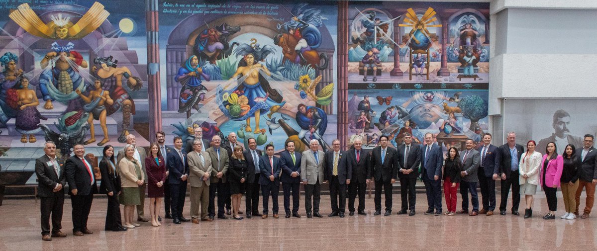 vmva1950's tweet photo. Fructífera reunión c/ el vicegobernador del estado de #Washington, EU, @LtGovDennyHeck, y su comitiva, para fortalecer la cooperación en temas de innovación agrícola p/ aumentar la productividad y promover el comercio agroalimentario con reglas claras. 🧵 https://t.co/egeyF49MSO