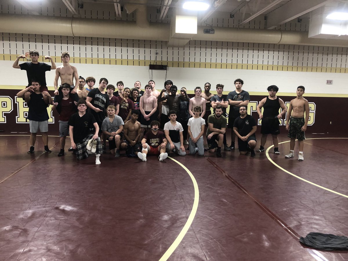 Zephyrwrestling's tweet image. Great session tonight at TEAM329 @Zephyrwrestling with Coach Krawchuck from @WilkesU_Wrestle showing great top technique after a tough drill session! #GettingBetter #HavingFun #Grind #PositiveEnergy #WinnersFindAWay #Mindset #NoExcusesNobodyCares
