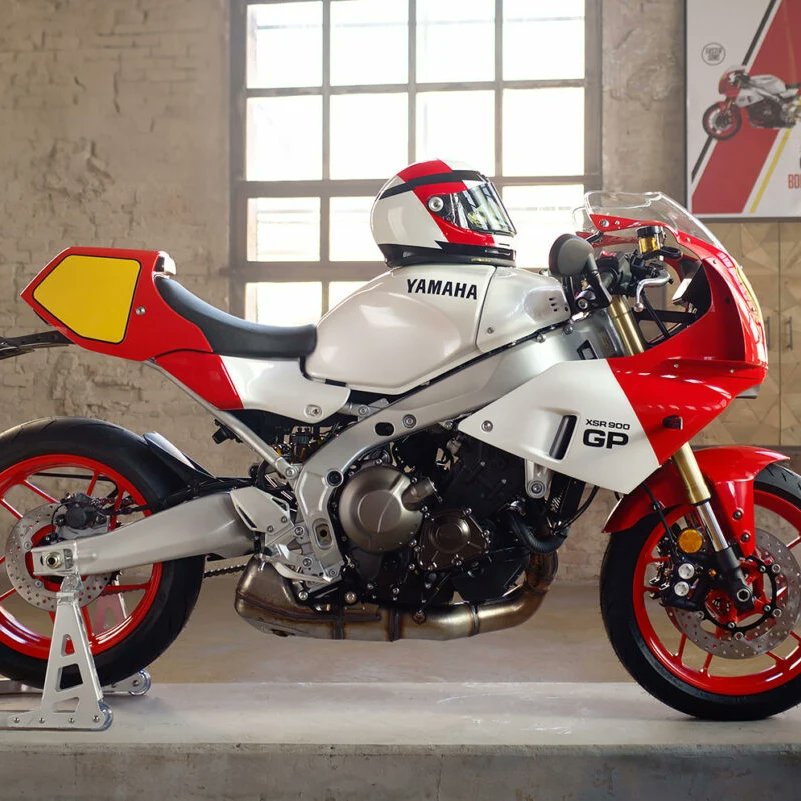soyeldelasmotos's tweet photo. No, esta no es una moto personalizada: es la nueva Yamaha XSR900 GP, diseñada para rendir homenaje a los corredores de Grand Prix de la marca de los años 80 y 90. #SoyElDeLasMotos #JoinTheWind #Biker #Motorcycles #RideLikeYouStolen https://t.co/iqL4cqciXa