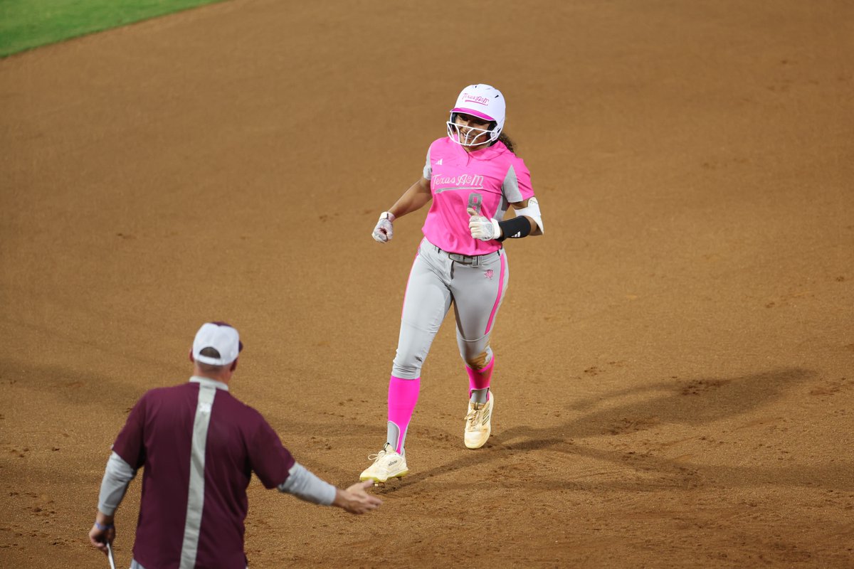 AggieSoftball's tweet photo. Back 2 Back 💪

@Kennedyjp_1 x @Jazmine_h77 https://t.co/GwqE1dQMfe
