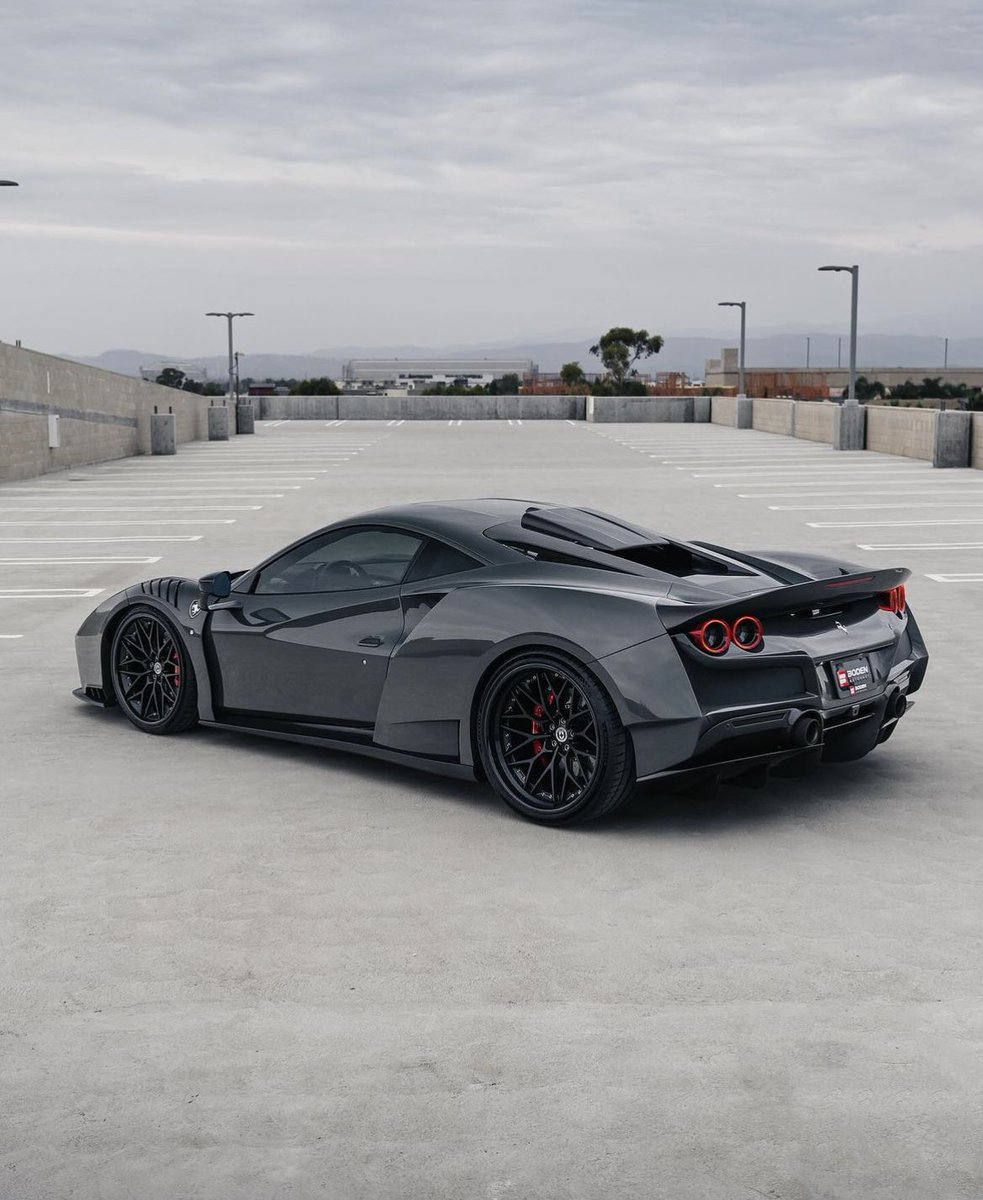 LuxuryCars365's tweet photo. Ferrari F8 Tributo 🌩️ https://t.co/euMNqcdXVi