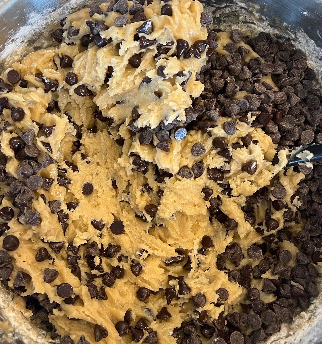 BeautyBabesBall's tweet photo. Lola....the official taste tester๐คฃ. Cookies finished and ready to bring to for the entire @IdahoLCA fraternity tomorrow. It's @QuentinEck01's birthday week!!!๐ฅฐ๐ค๐โ๐ผ'sโฌ๏ธ๐ช๐ฅณ
#birthdayweek #momlife #october28th #almost21 #birthdayboy #govandals https://t.co/OyBsy5YhJD