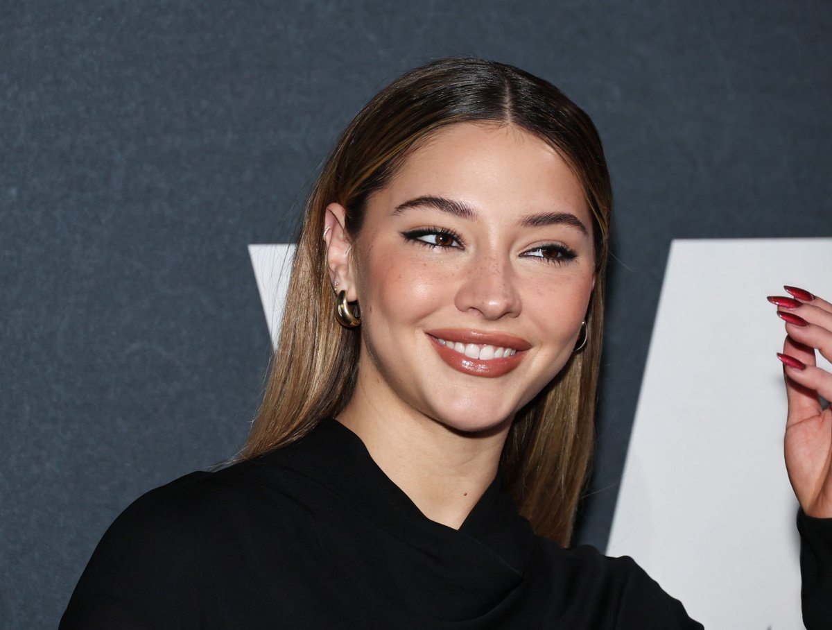 madelynclinecom's tweet photo. 📸 Madelyn Cline attending the 2023 WWD Honors https://t.co/52ESrLt4WR
