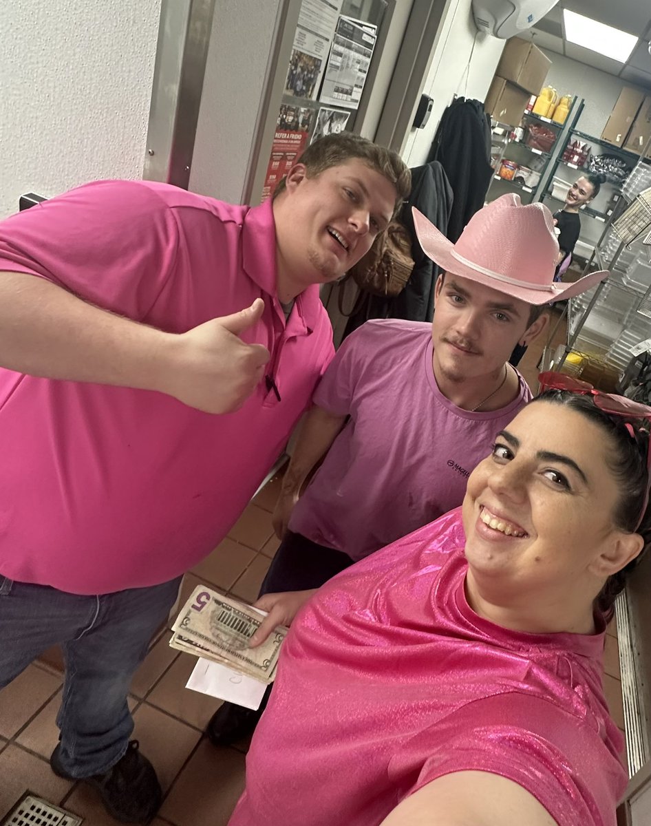 CourtHend2012's tweet photo. We had a such a fun day! 1 year anniversary of Chilis Athens being open, Barbz day, and it’s Jessica’s birthday! So much to celebrate in so little time! 🌶️💖 #virginbarbaritas #chilisgrillandbarbz #oneyeardownforevertogo
#likenoplaceelse https://t.co/lLIAv9ut5E
