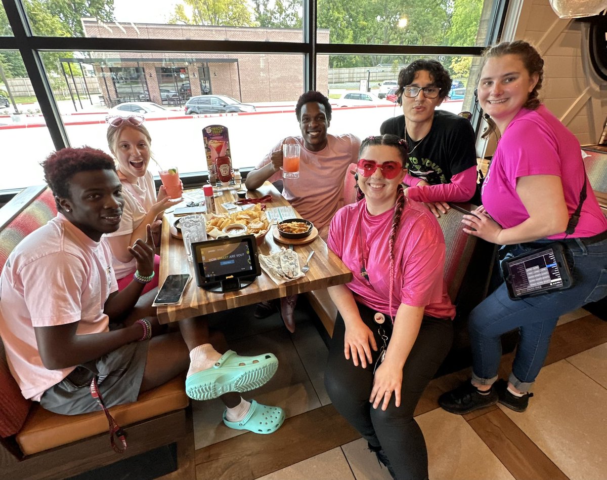 CourtHend2012's tweet photo. We had a such a fun day! 1 year anniversary of Chilis Athens being open, Barbz day, and it’s Jessica’s birthday! So much to celebrate in so little time! 🌶️💖 #virginbarbaritas #chilisgrillandbarbz #oneyeardownforevertogo
#likenoplaceelse https://t.co/lLIAv9ut5E