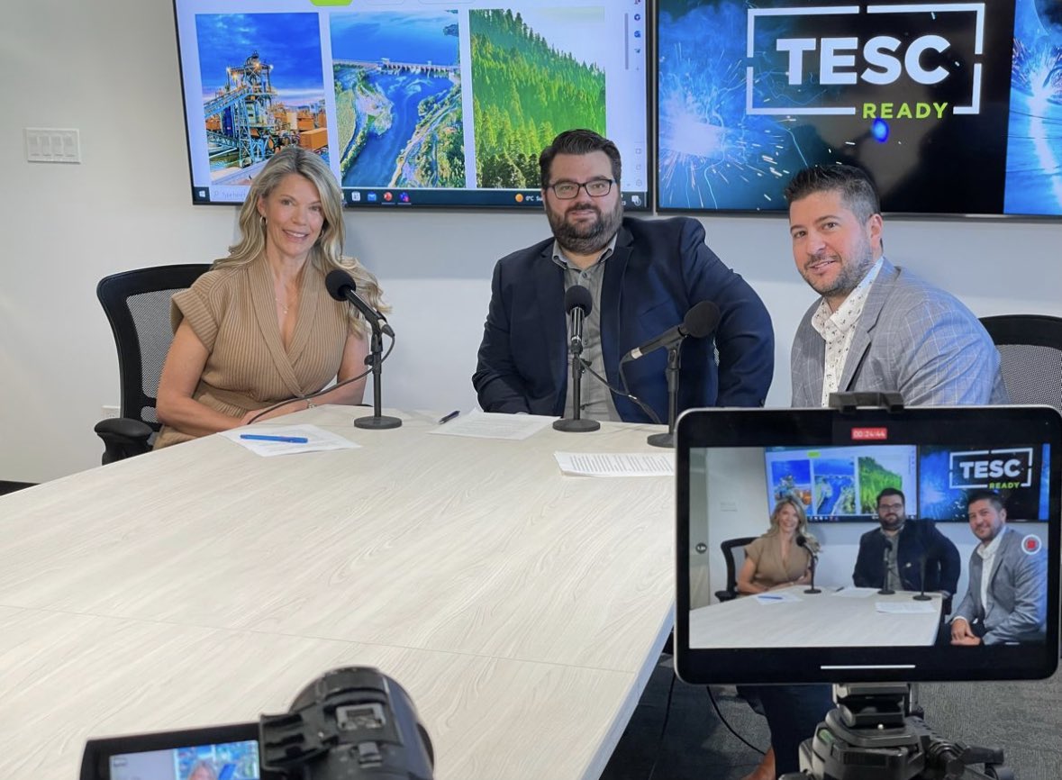 cambriancollege's tweet photo. An all-new Unlikely Innovators featuring Julie Zulich, President &amp; CEO of TESC 

⭐ From coffee to construction 
⭐ Planning for growth
⭐ Closing the skills gap
⭐ Cambrian's Jill of All Trades

🎧 https://t.co/8iipYDfuO4 
📺 https://t.co/tENWAXtrAH 

#Jill2023 #cambriancollege https://t.co/3lBL2xnF21