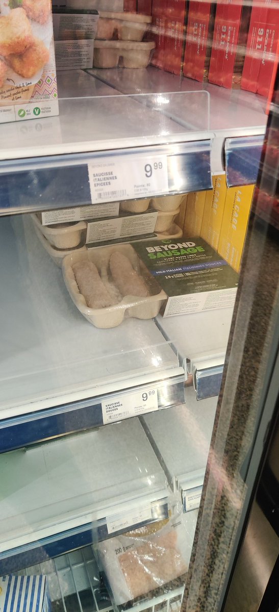 ldilaur's tweet photo. @BeyondMeat if you write on your sausages package that your product was previously frozen, means before reaching the store? So why did I find these in the frozen area? https://t.co/onYMvE1K4K