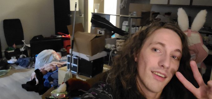 Move in completed!!! 🐰🐰🐰 Bunny finally has a burrow with her foxy~!! https://t.co/mJF1ce7GVZ