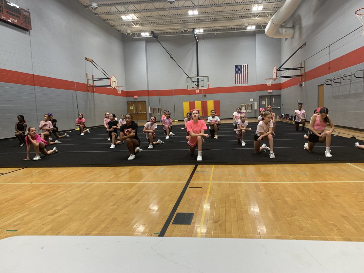 CheerRotolo's tweet image. Our first practice! 🩷🤍🐾