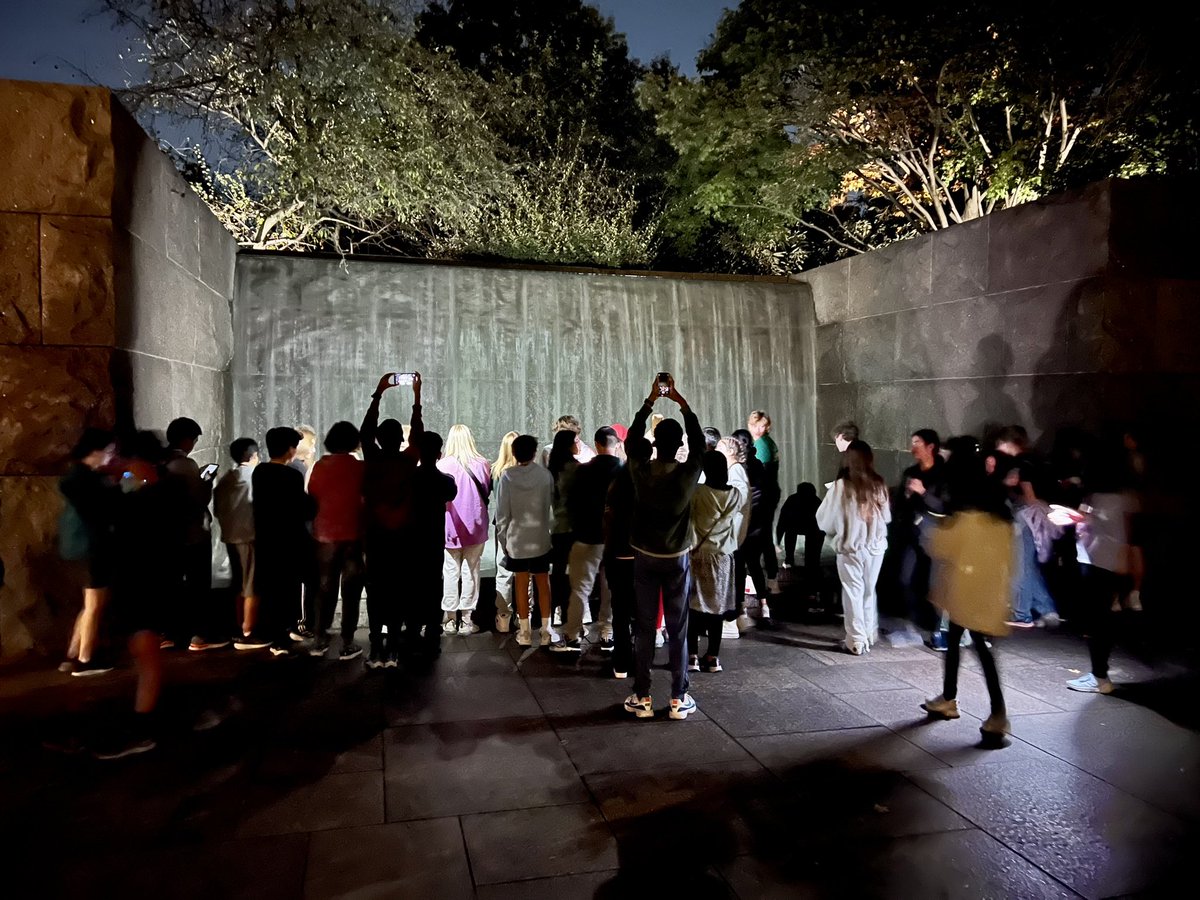 KMSBus2's tweet photo. Night at the Monuments 🌙 #Bus2TheCapital https://t.co/h1OjW2PpEA