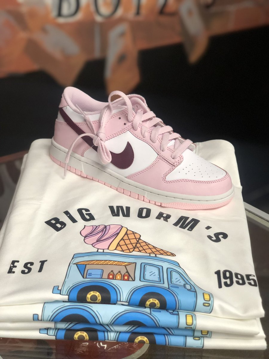 KingBeingTone's tweet photo. @shoestrangboyz #nikedunklow #nike #dunklow #dunk #dunks #bigworm #whatchawant #friday  
🚛🍦🪱 https://t.co/VyteuTPrkJ