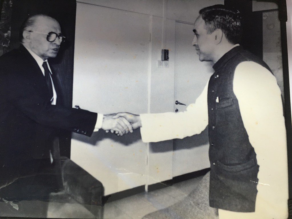 Dr @Swamy39 with Israeli Prime Minister Menachin Begin in Jerusalem in October 1981 #SubramanianSwamy #IndiaStandsWithIsrael @KobbiShoshani @IsraeliPM @Israel @TheMossadIL @NaorGilon @netanyahu @RSSorg