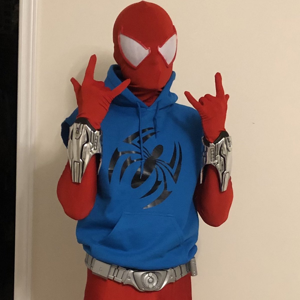 🕸 My Scarlet Spider cosplay. : )

Haven’t posted any photoshoot pics for my other suits but those are on my Instagram, altegokash.