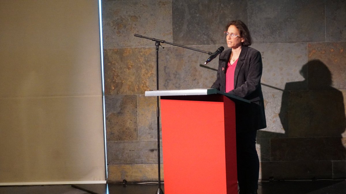 AChMChile's tweet photo. 🔵 La Presidenta ACHM, @CarolinaLeitao participó en el "Primer https://t.co/J2ygBofHyo 🗣️🌍⁠", iniciativa inédita organizada por @PaisCircular, para conocer en profundidad los alcances y avances de la normativa que busca revolucionar la gestión de residuos en el país.
⁠#ForoREP https://t.co/LgS3G7Bb4s