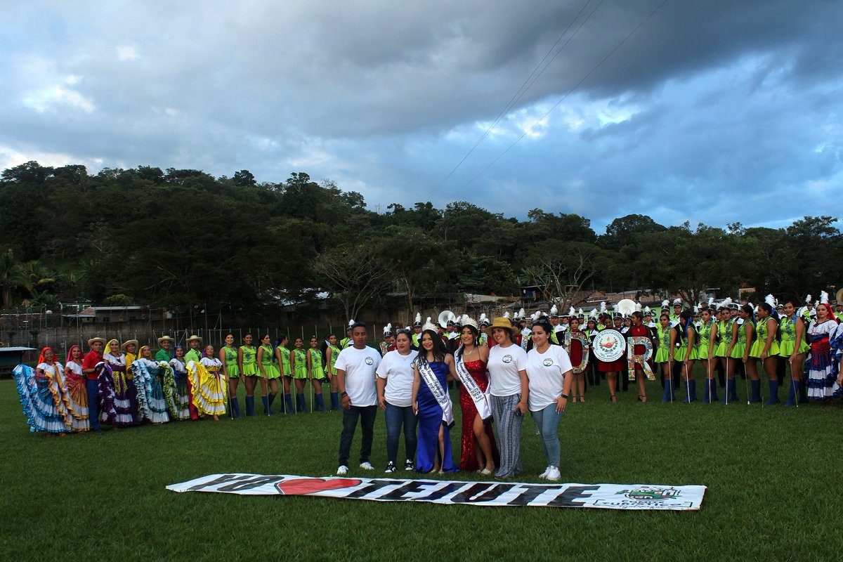 alesandheer's tweet image. Banda El Salvador Grande Como Su Gente #tejutepeque #cabañas #Photpgraphy