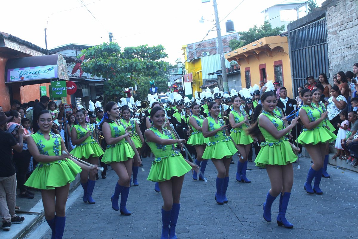 alesandheer's tweet image. Banda El Salvador Grande Como Su Gente #tejutepeque #cabañas #Photpgraphy