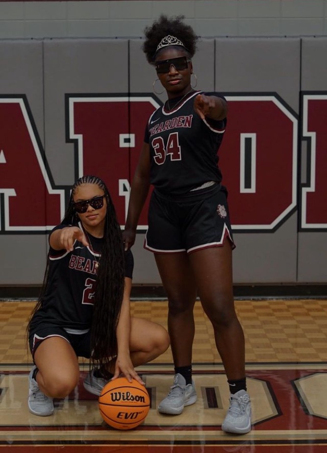 TheolaMills33's tweet photo. ABOUT THAT TIME⏱️ #sophomoreSZN #beardenbulldogs #ballcrazy🔥 https://t.co/uONdusms1d