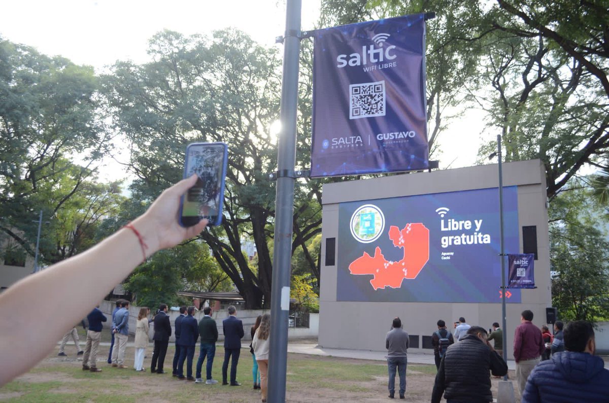 ricardo_villada's tweet photo. Junto a #SALTIC instalamos más de 50 puntos de internet gratuito en plazas de toda la provincia, y vamos a llegar a los 180.
📶 Wifi de calidad
➕ Oportunidades e inclusión
Para que chicos, jóvenes y adultos vuelvan a disfrutar de sus espacios públicos.
Este es el camino 💪🏼 https://t.co/CRRPg7cdTV