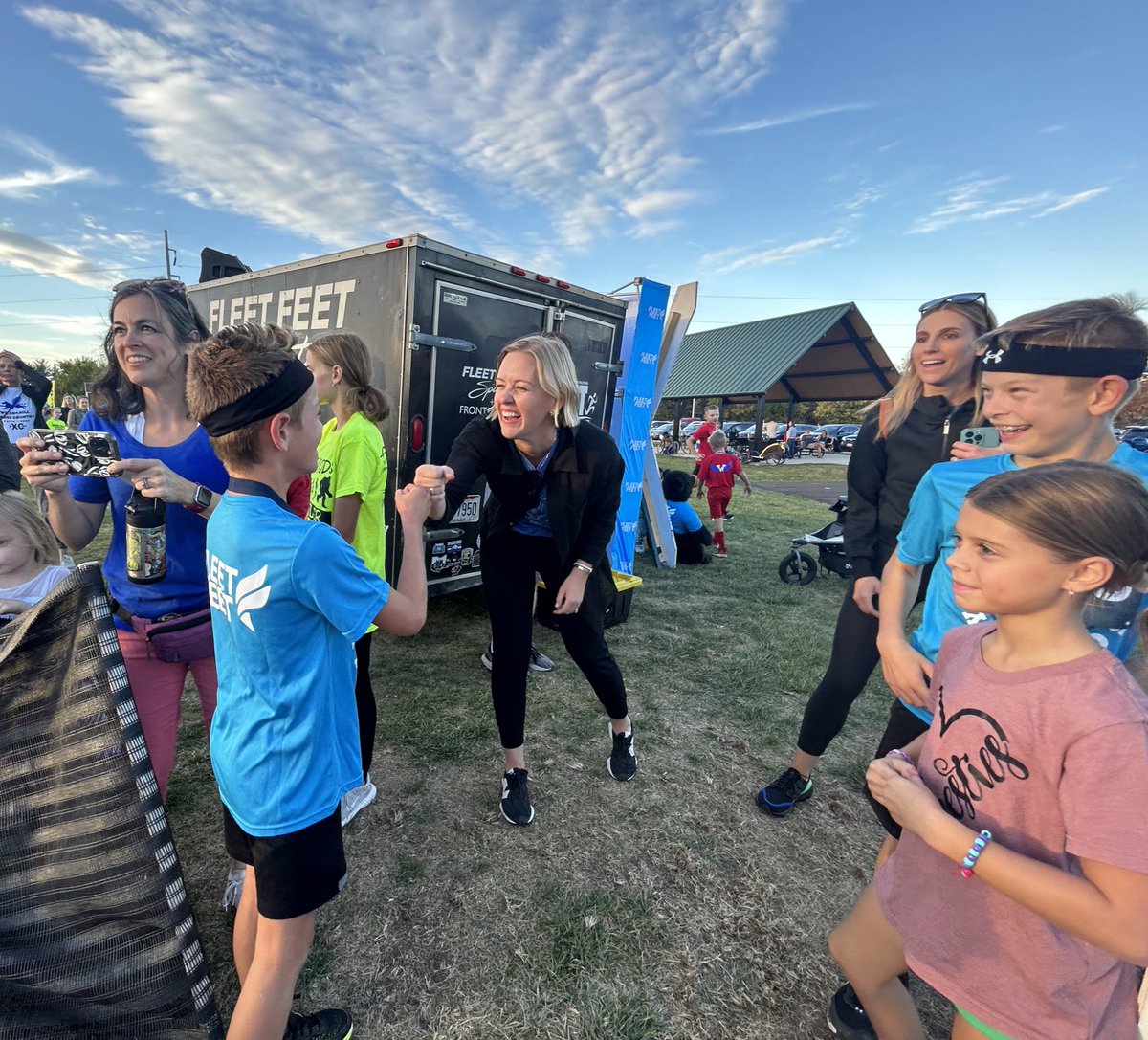 BluffsviewElem's tweet photo. Running and cheering 📣 on our bears 🐻! Love ❤️ how this staff loves ❤️! #itsworthit https://t.co/G6mSlZ3qJz