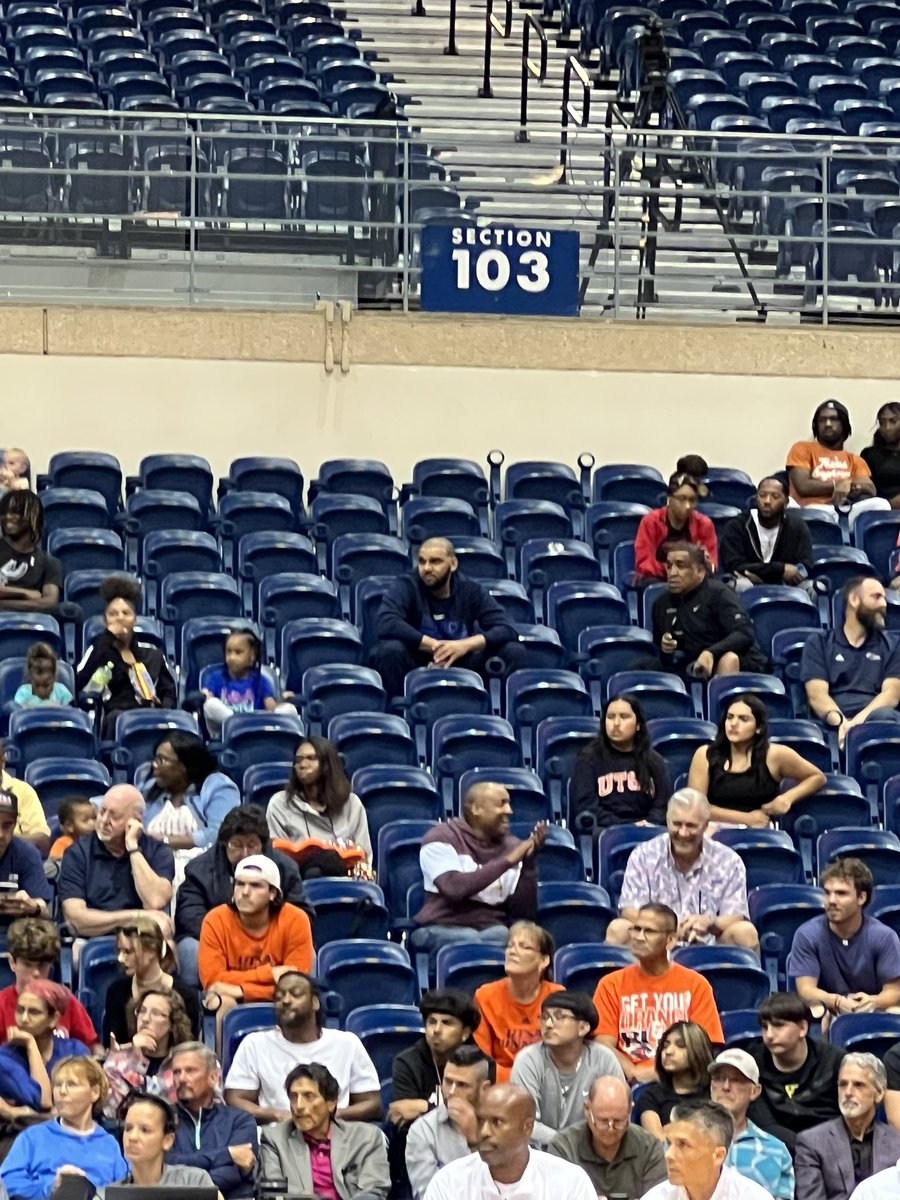 theJJPerez's tweet photo. Dallas Mavericks Assistant Coach Jared Dudley is in attendance for @UTSAMBB’s exhibition game vs Trinity. https://t.co/WhiqNa4EsP