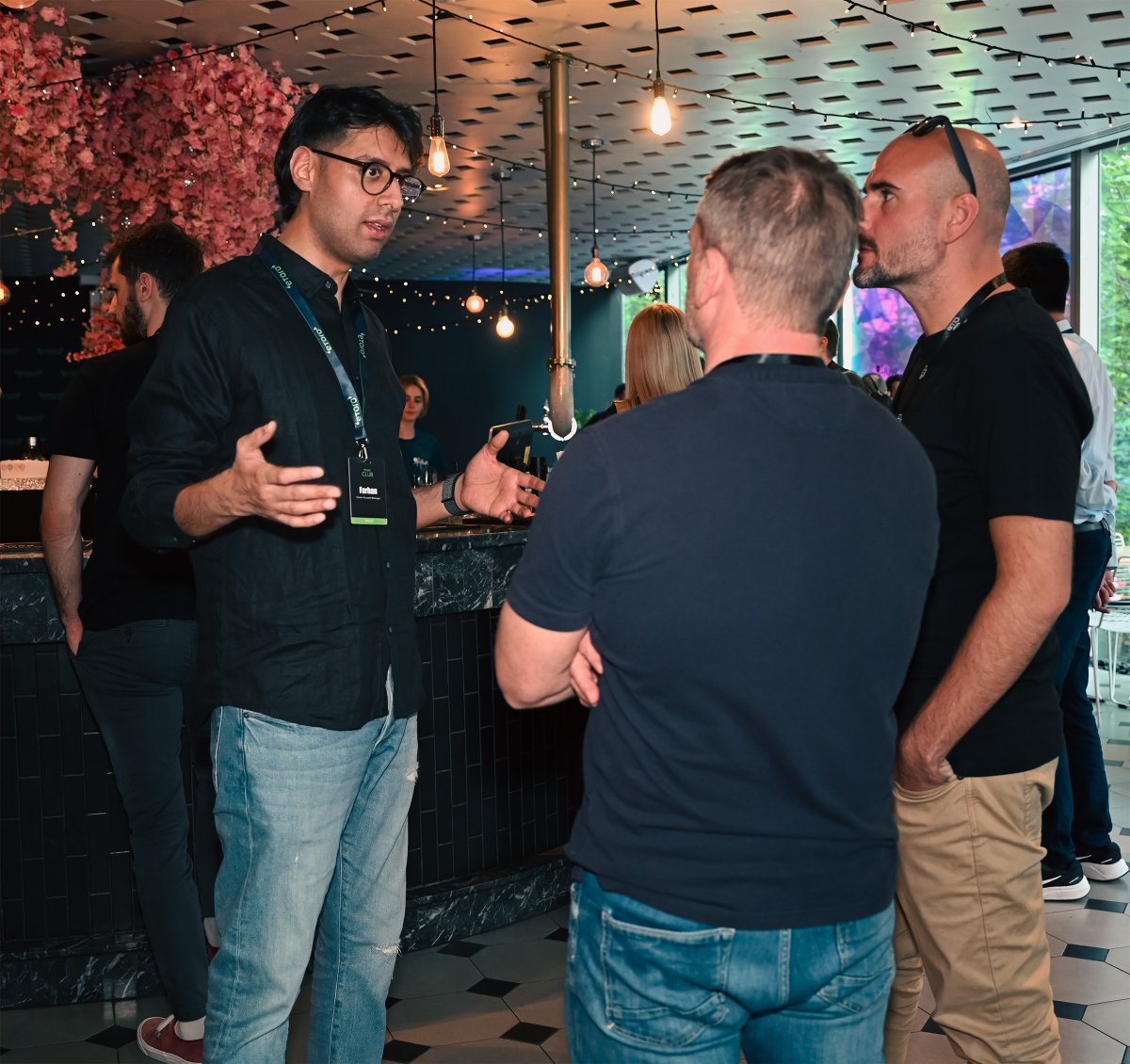 eToroAU's tweet photo. Great people and an AMAZING night with our #eToroClub clients in Perth! 📊🍸 

Our market analyst @JoshGilbert_ provided the entertainment for the night with an open market discussion. 

We topped it off with tasty cocktails and delicious food.

It was a blast! 💚 #eToroevent https://t.co/LyHJL7TRms