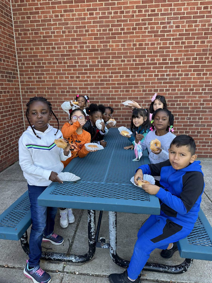 Armstrong_HSD's tweet photo. Exciting news! Our little scholars just completed the first quarter of first grade with perfect attendance! ππ We're so proud of their dedication to learning and can't wait to see what the rest of the school year holds. Way to go! πππ― #PerfectAttendance #FirstGradeAdventures https://t.co/KwJvZABjZe