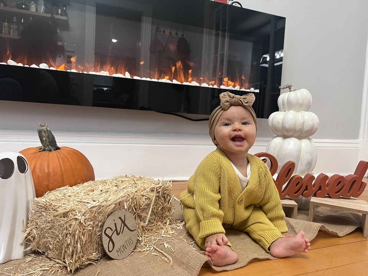 karynaaa_'s tweet photo. My perfect SIX month old 🤍 https://t.co/Jnp42cQrR1