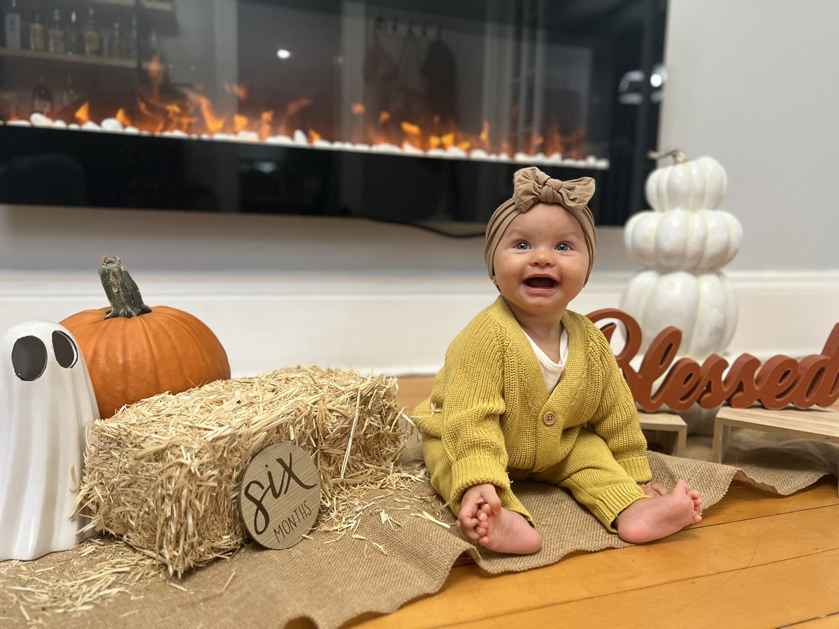 karynaaa_'s tweet photo. My perfect SIX month old 🤍 https://t.co/Jnp42cQrR1