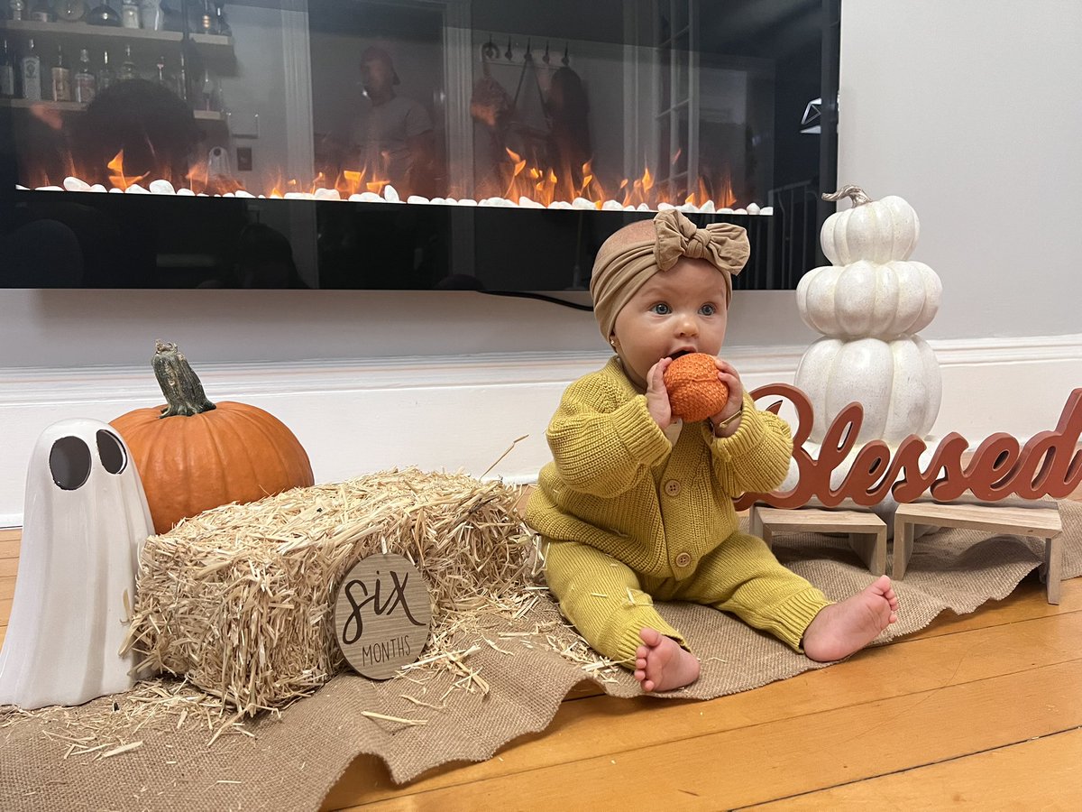 karynaaa_'s tweet photo. My perfect SIX month old 🤍 https://t.co/Jnp42cQrR1