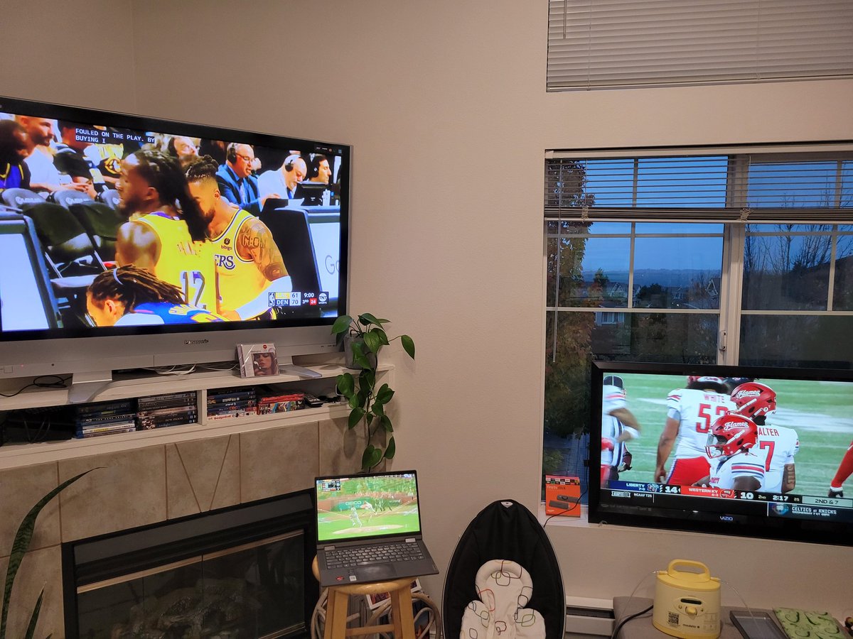 rankingthemouse's tweet photo. NBA Opening Day
NLCS Game 7
College Football

3 screens to watch all the perfection

#GoDiamondbacks
#GoLakers
#GoDubs https://t.co/fxNVYT5MOa