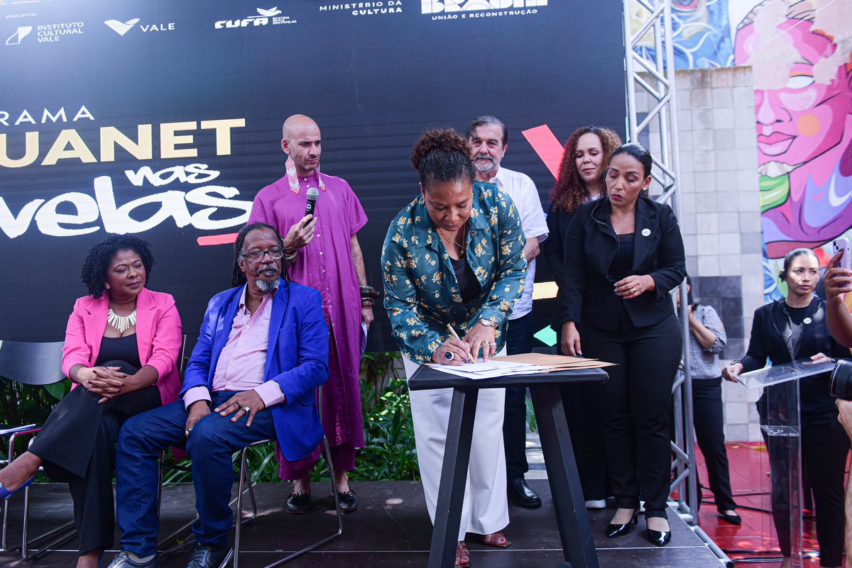 carlosbrandaoma's tweet photo. Nossa equipe de governo participou do lançamento do programa Rouanet nas Favelas, em São Luís, onde a ministra @MagaAfroPop anunciou o investimento de mais de R$ 5 milhões em projetos culturais desenvolvidos nas periferias urbanas de todo o país. https://t.co/QStCV1bMqD