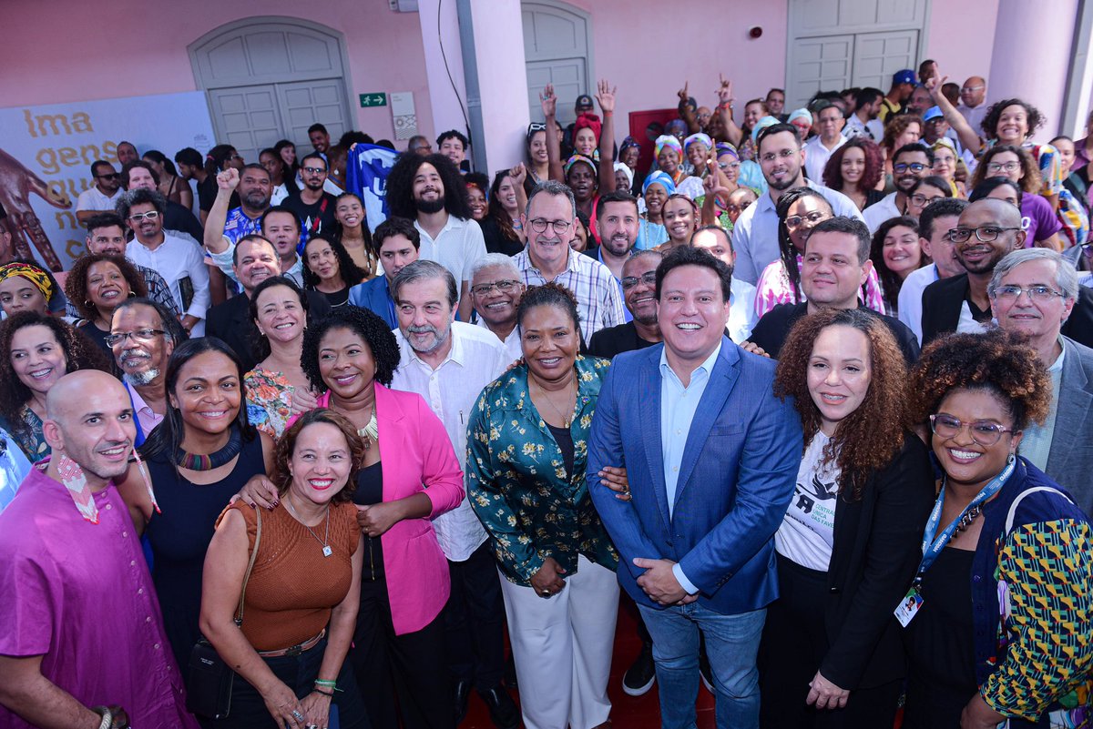 carlosbrandaoma's tweet photo. Nossa equipe de governo participou do lançamento do programa Rouanet nas Favelas, em São Luís, onde a ministra @MagaAfroPop anunciou o investimento de mais de R$ 5 milhões em projetos culturais desenvolvidos nas periferias urbanas de todo o país. https://t.co/QStCV1bMqD