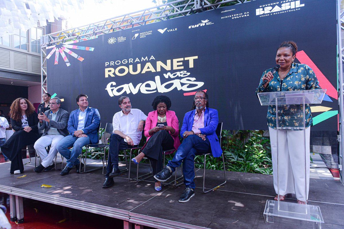 carlosbrandaoma's tweet photo. Nossa equipe de governo participou do lançamento do programa Rouanet nas Favelas, em São Luís, onde a ministra @MagaAfroPop anunciou o investimento de mais de R$ 5 milhões em projetos culturais desenvolvidos nas periferias urbanas de todo o país. https://t.co/QStCV1bMqD