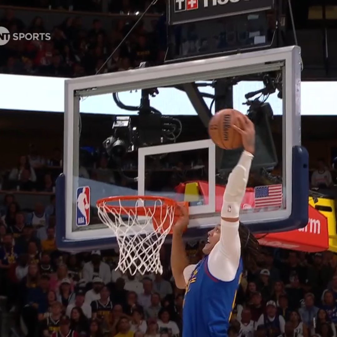 Aaron Gordon grabbed the rim before the dunk. 👀