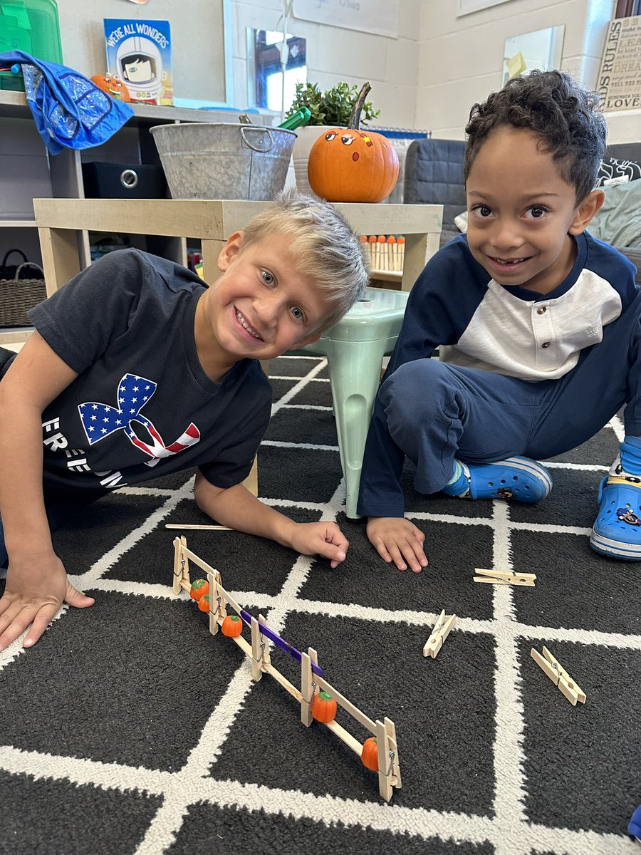 HarterKdg's tweet photo. 5 Little Pumpkins Sitting on a Gate…STEM Challenge accepted! @WyandotECS https://t.co/6Gh4HsEf1N
