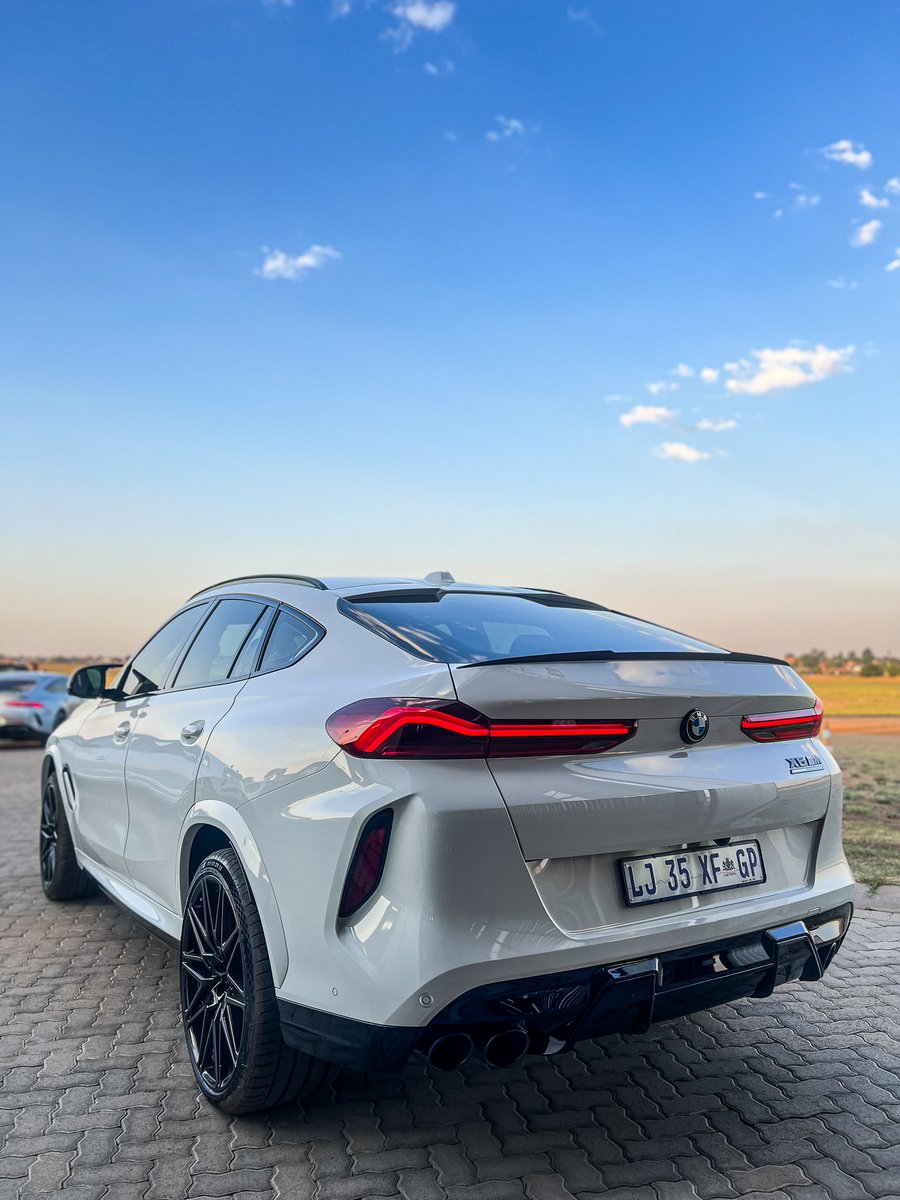 IamKumbi's tweet photo. It’s show time! A lot of us fighting for the Mercedes-Benz AMG GT SE Perfomance 4-Door with 620kW & 1400nm as we kick start our Roadtrip🥵. Personally though, I’m more keen on seeing how the Type R & the M2 perform.
#TopGearSASpeedWeek
#SpeedWeekNorthWest
#TGSASpeedWeek
#DriveYourStory