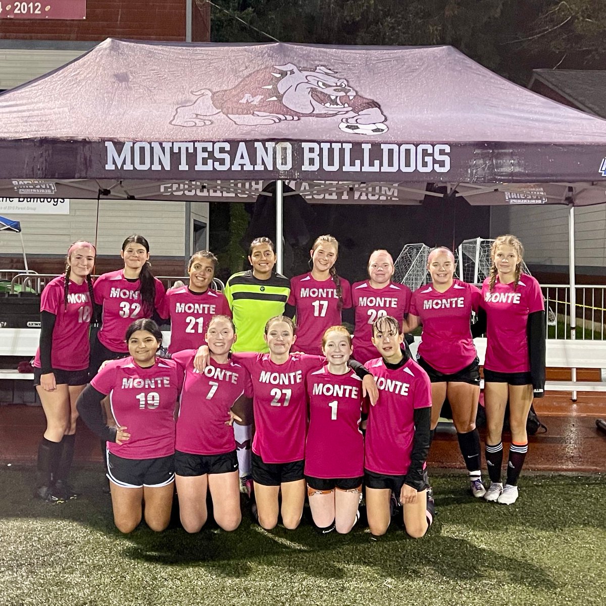 MontesanoSoccer's tweet photo. Late goal by Rossi earned a draw for MonteFC JV vs Cedar Park JV. #MonteFC #MontePride https://t.co/2F2PcHWkdw