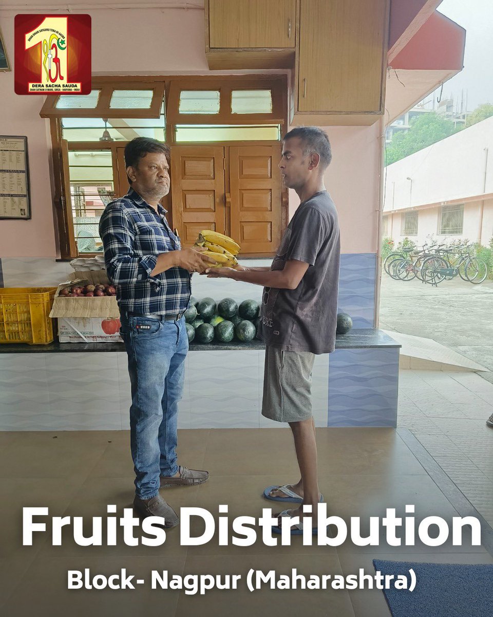 DSSNewsUpdates's tweet photo. Dera Sacha Sauda volunteers brightening up the day at the orphanage home with fresh fruit kits. Their thoughtful gesture brings smiles and good health to the elders. #oldagehome #ElderlyCare #DeraSachaSauda https://t.co/E7cZwXJ3Lp