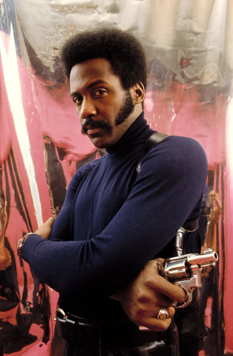 _tizzle's tweet image. Who's the cat that won't cop out when there's danger all about? SHAFT! Right on... 
Richard Roundtree. Requisicat.
youtube.com/watch?v=cEaRCA…