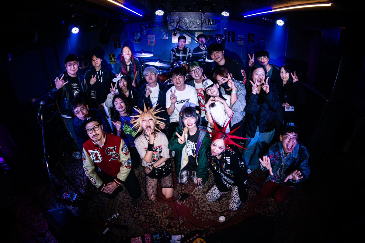 deadchant_kr's tweet photo. 절거운 데드챈트 인생🔥

#punk #poppunk #koreapunk https://t.co/qdYFomsUNl