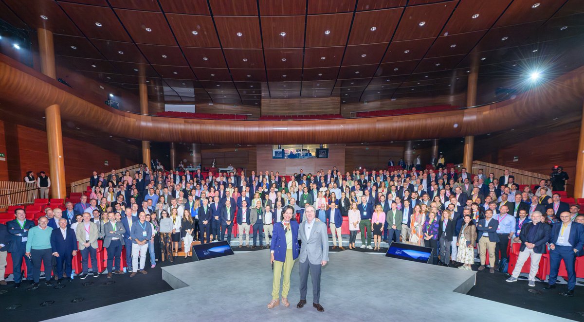 the_woment's tweet photo. AnaBotin: .@bancosantander delivered another record quarter adding 9 million new customers in the past 9 months. This translates to earnings per share up 17%, revenue growing 13%, and profitability increasing to 14.8% RoTE in the same period
… https://t.co/Phm2HkZaLz