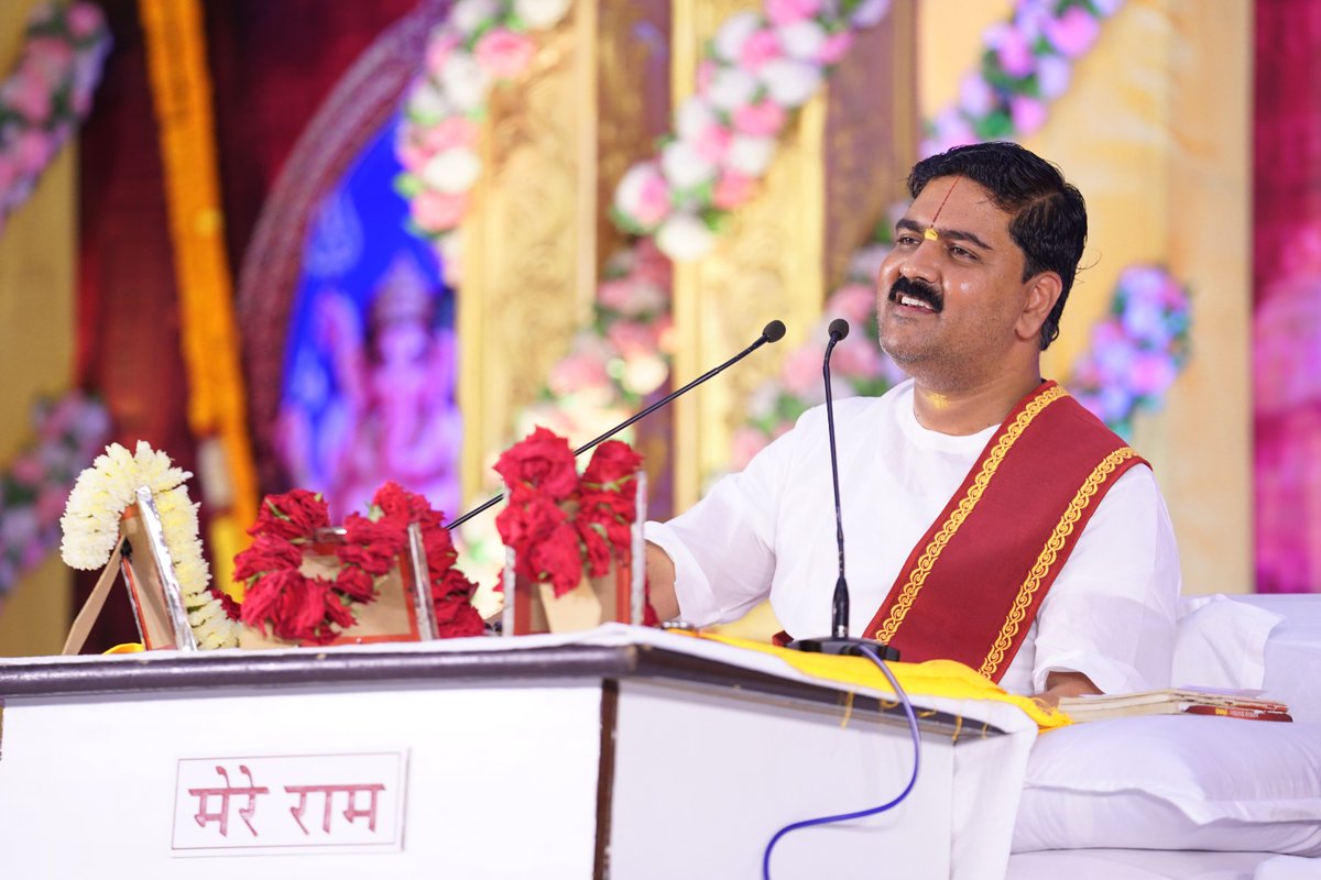 💐स्नेही स्वजन सादर प्रणाम एवं जय सियाराम।
प्रेममूर्ति पूज्य संत श्री प्रेमभूषण जी महाराज के कृपापात्र पूज्य राजन जी के श्रीमुख से 3 दिवसीय सरस श्री रामकथा। 
दिनांक - 25 अक्टूबर से 27 अक्टूबर
समय- दोपहर 3:00 बजे से रात्रि 6:30 बजे तक
स्थान- जवाहरलाल नेहरू स्टेडियम,