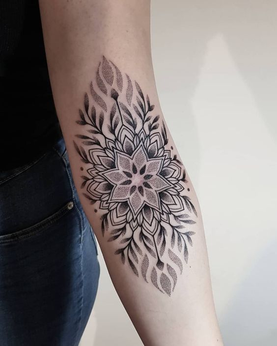 Most beautiful Mandala Tattoo on Hand 
#sleevetattoo #halfsleevetattoo #mandalatattoo #darktattoo #blacktattoo #trendingtattoo