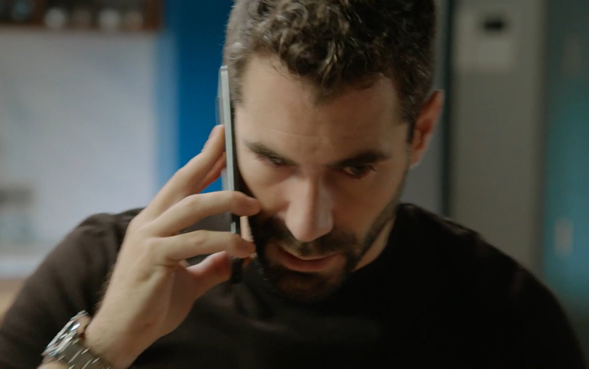 proteSQUAD's tweet photo. Mario dejándose la piel por sacar a Lola 💙 Algo me dice que ella no lo valora tanto (y creo que no me equivoco) #MiaEsLaVenganza #TeamLucas #MarioRules https://t.co/hawKgErNzU