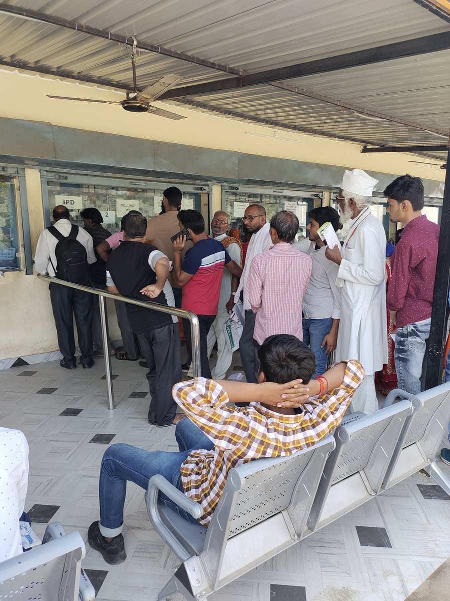 arjunshukla341's tweet photo. AIIMS has very poor facilities for taking medicines from Amrit Pharmacy, It taking time more then Doctor 💊🏥, 
#AIIMSRAEBARELI #amritpharmacy जितना समय डॉक्टर को दिखाने में नही लगता उससे ज्यादा समय तो इस फार्मेसी में दवाई से लगता है
#Aiims #aiimsraebareli https://t.co/M23T7aKPJP