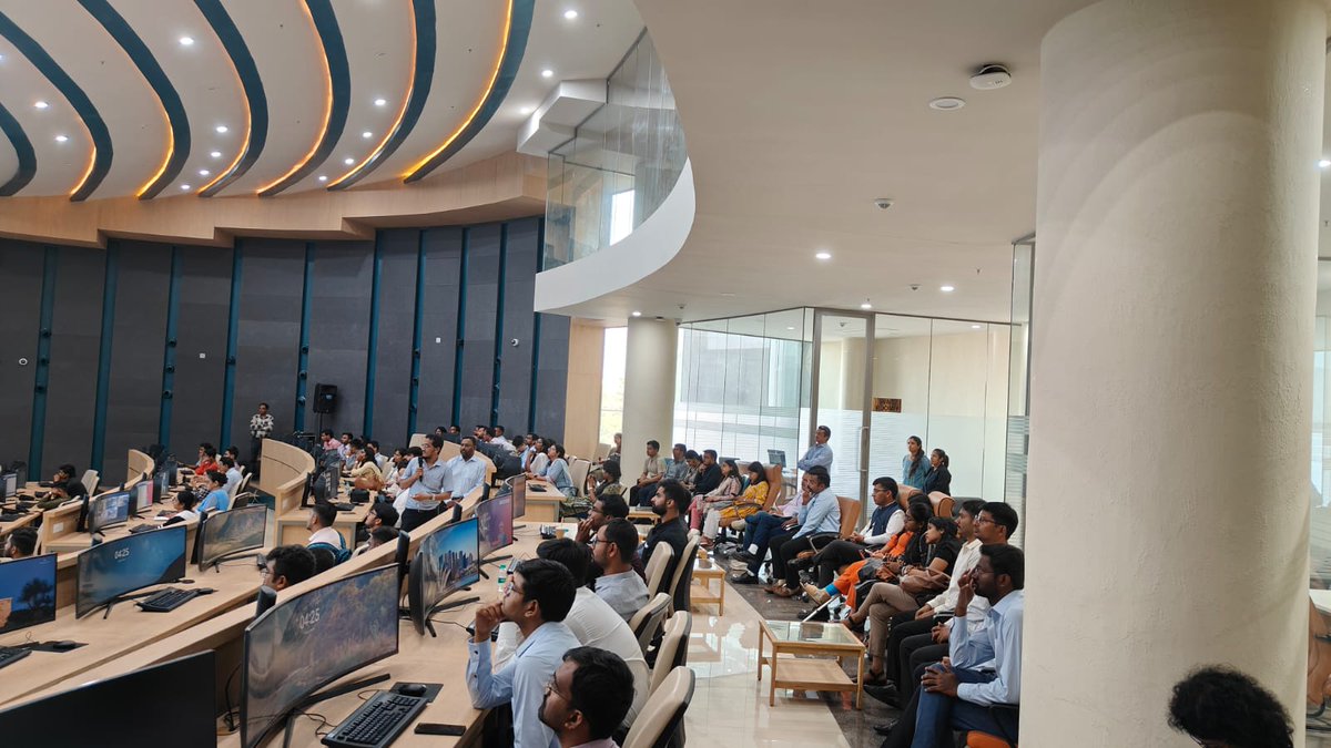 Municipal Commissioner Smt. Shalini Agrawal IAS had an engaging session with 70 trainee IAS,IFS,IPS&other officers of All India Services' visiting Surat. She provided valuable insights into municipal operations & highlighted significant projects, including the DREAM City project.